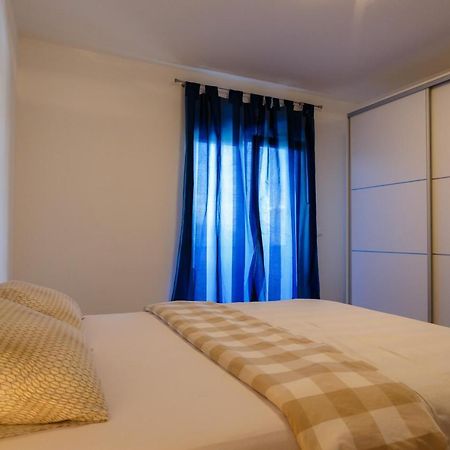 Villa Mirela Apartment Врбник Экстерьер фото