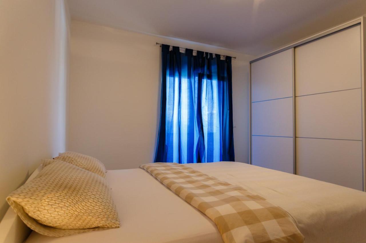 Villa Mirela Apartment Врбник Экстерьер фото
