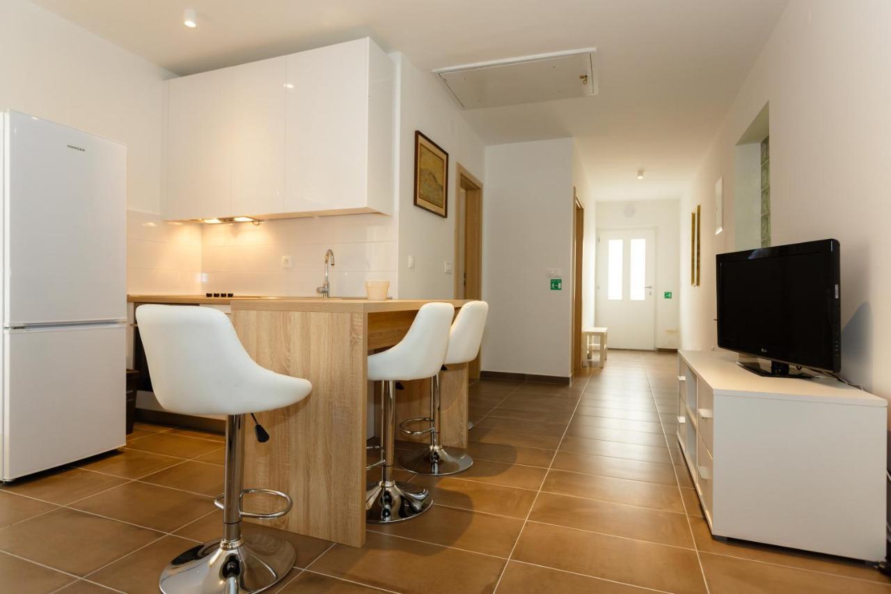 Villa Mirela Apartment Врбник Экстерьер фото