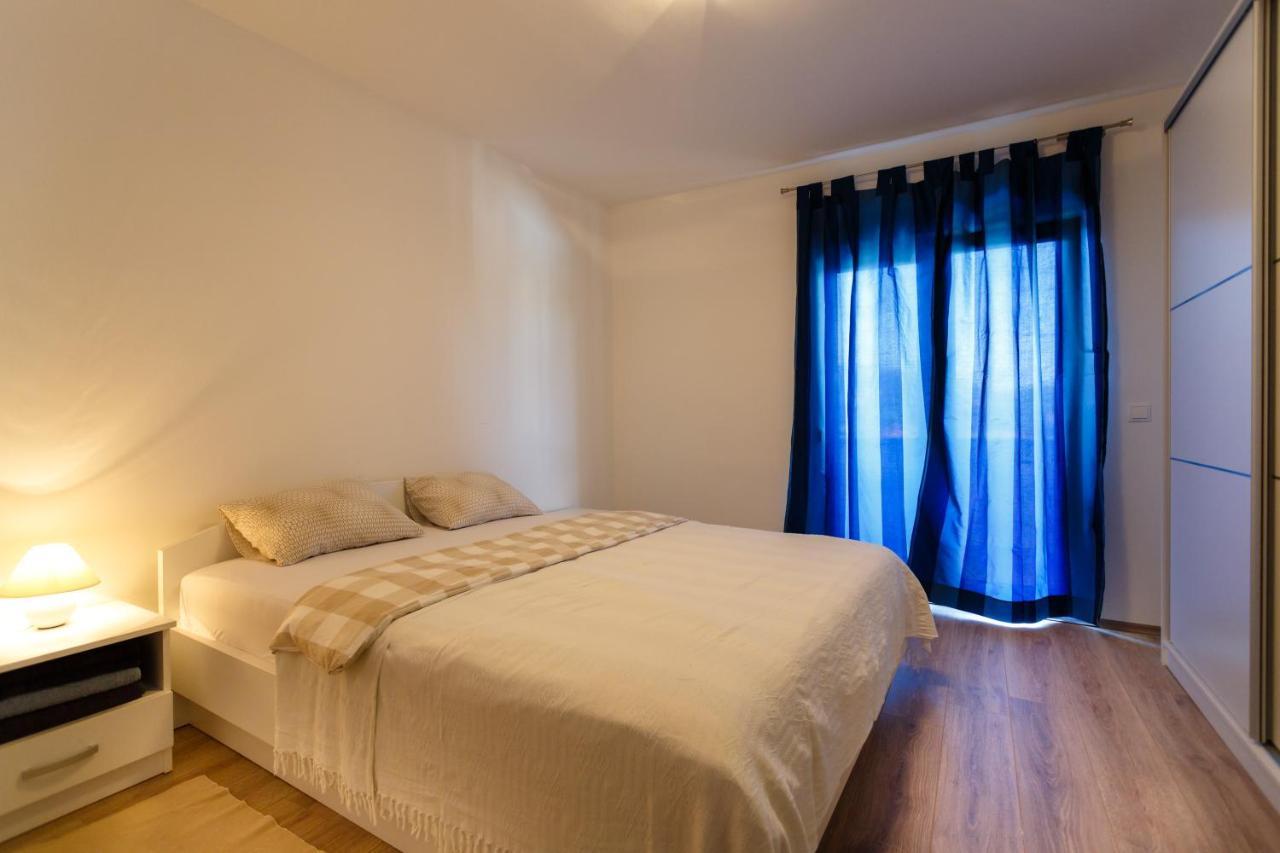 Villa Mirela Apartment Врбник Экстерьер фото