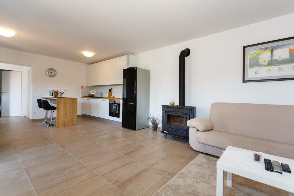 Villa Mirela Apartment Врбник Экстерьер фото