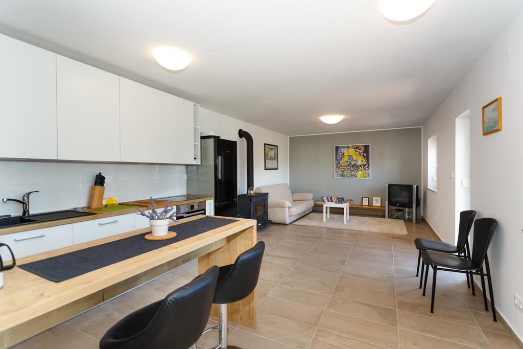 Villa Mirela Apartment Врбник Экстерьер фото