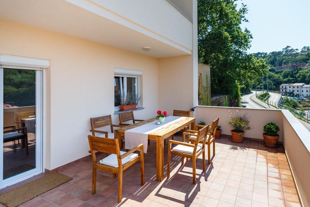 Villa Mirela Apartment Врбник Экстерьер фото