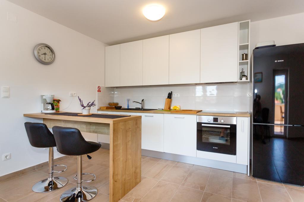 Villa Mirela Apartment Врбник Экстерьер фото
